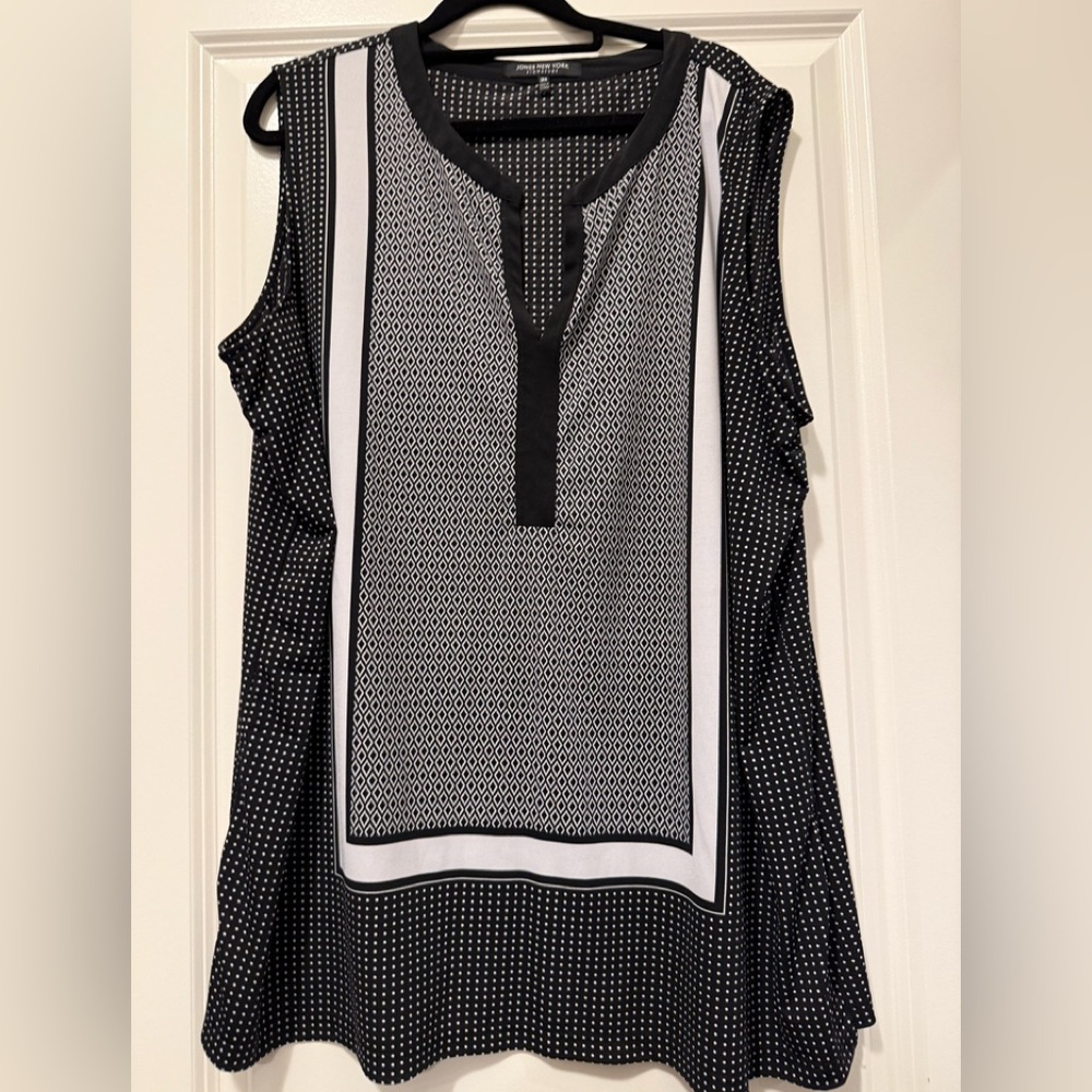 Jones New York Black and White Sleeveless Blouse